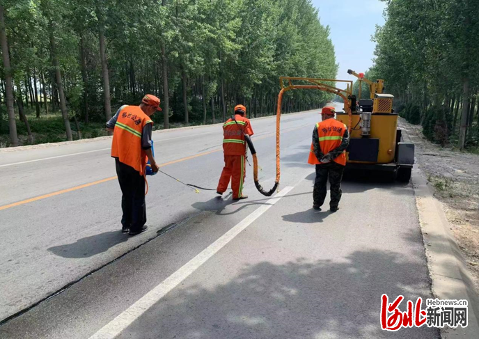 6686体育官网：南和区公路管理站：多措并举扎实做好公路日常养护工作(图2)